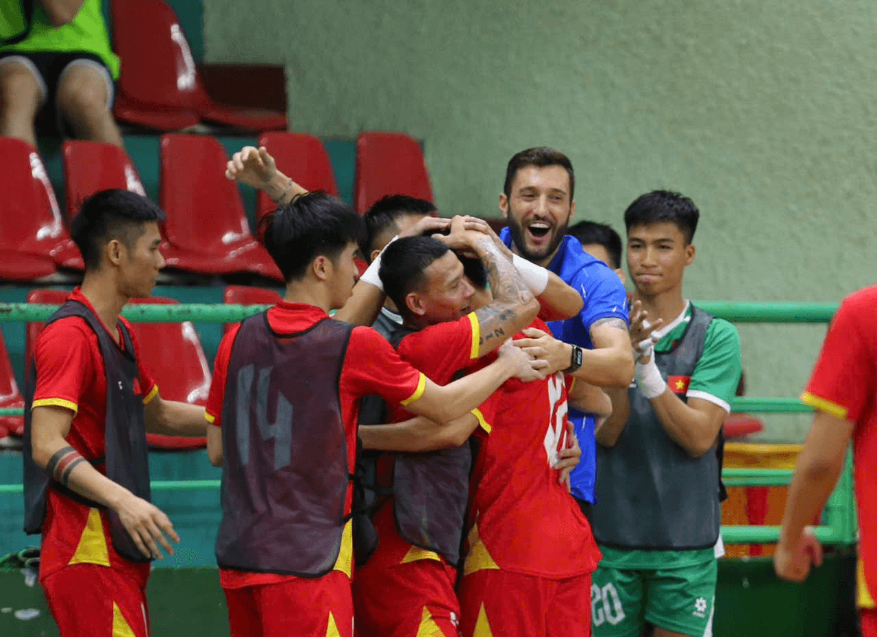 Tuyển futsal Việt Nam đánh bại đội bóng số 7 thế giới