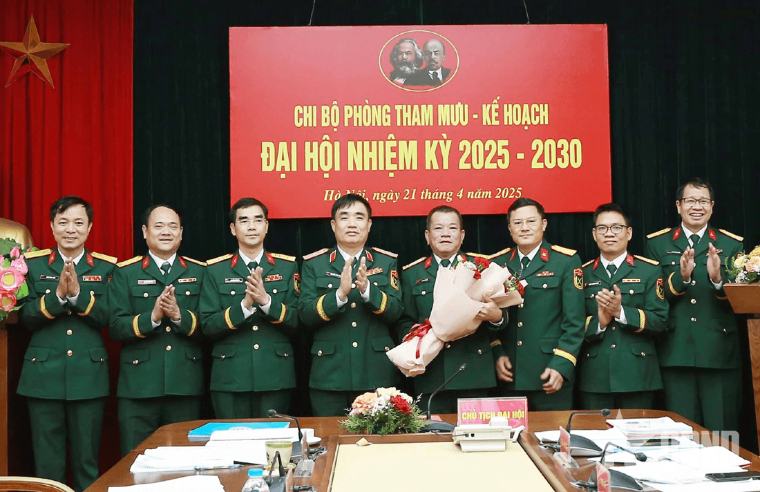 Lãnh đạo thực hiện tốt chức năng tham mưu công tác xăng dầu toàn quân