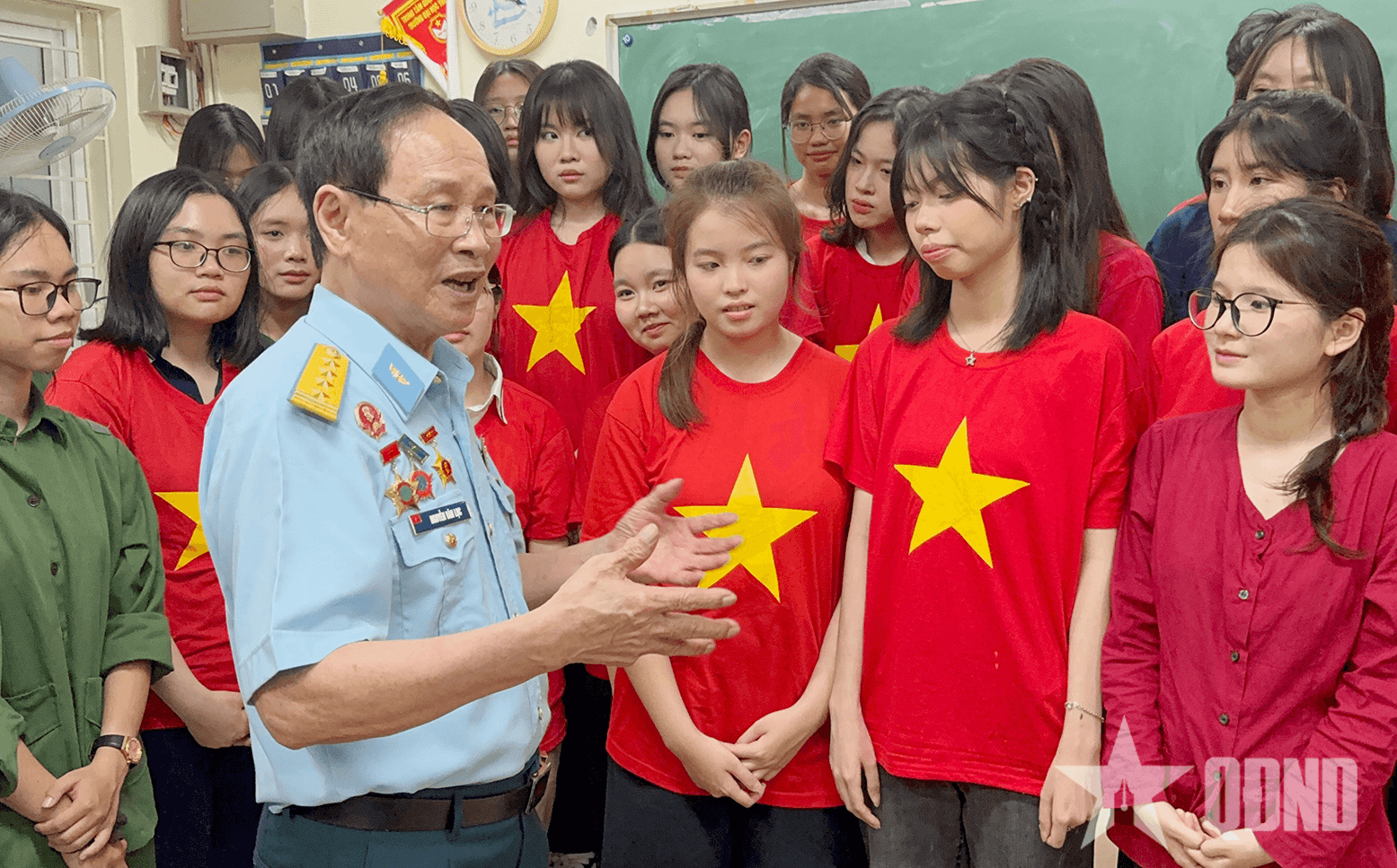 “Truyền lửa” tự hào về truyền thống cách mạng đến thế hệ trẻ