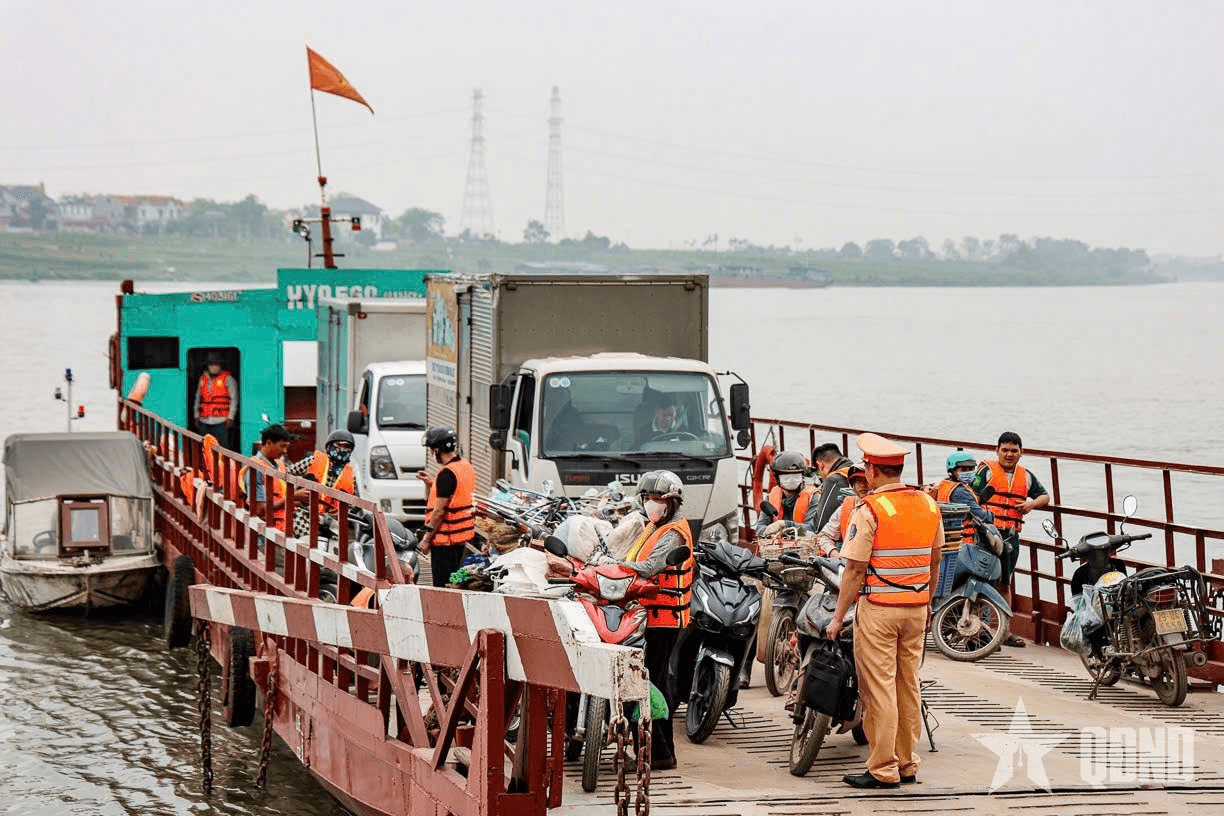 Tuần tra, xử lý vi phạm giao thông đường thủy dịp lễ