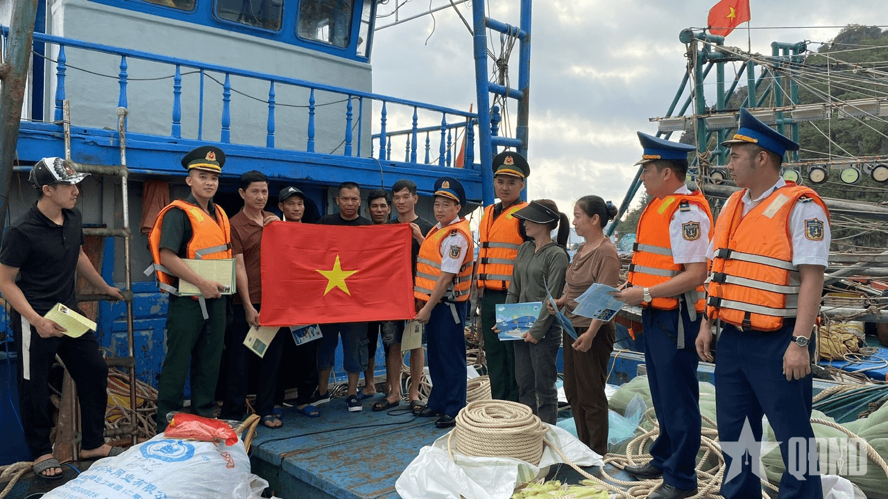 Đoàn Trinh sát số 1 tuyên truyền pháp luật tại Quảng Ninh