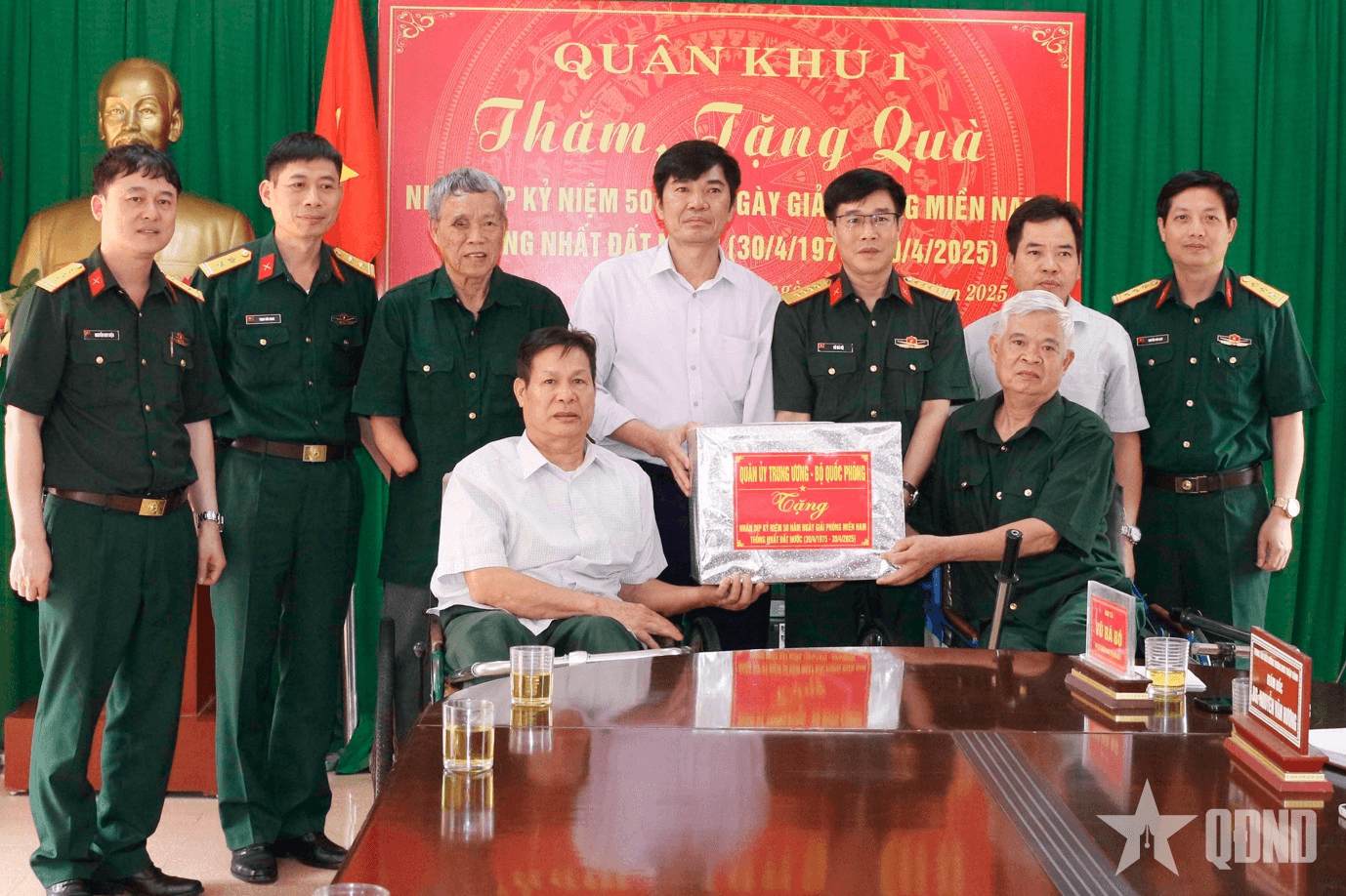 Quân khu 1 thăm, tặng quà tại các Trung tâm điều dưỡng thương binh