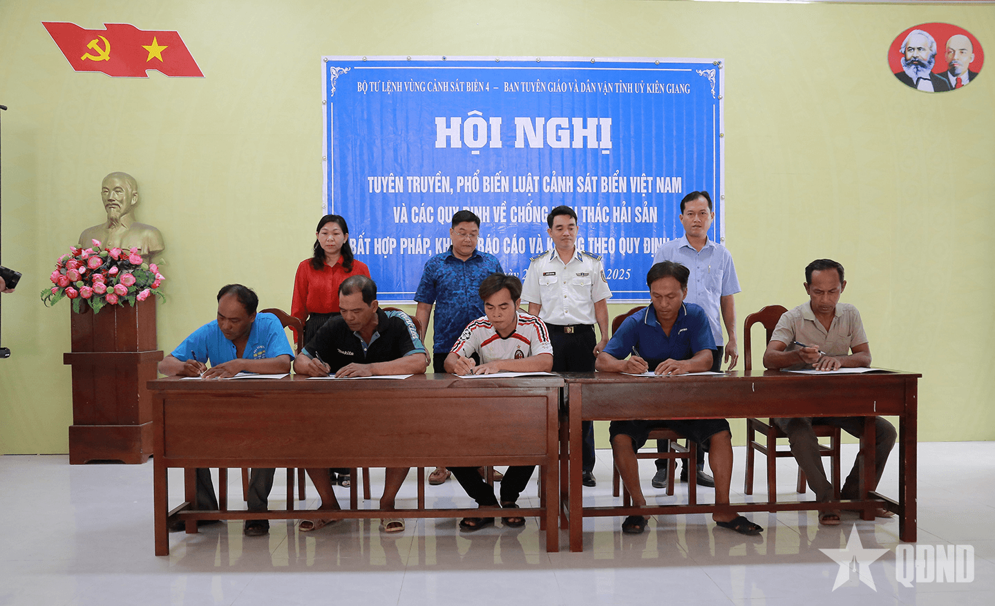Bộ tư lệnh Vùng Cảnh sát biển 4: Tuyên truyền chống vi phạm IUU cho ngư dân Kiên Giang