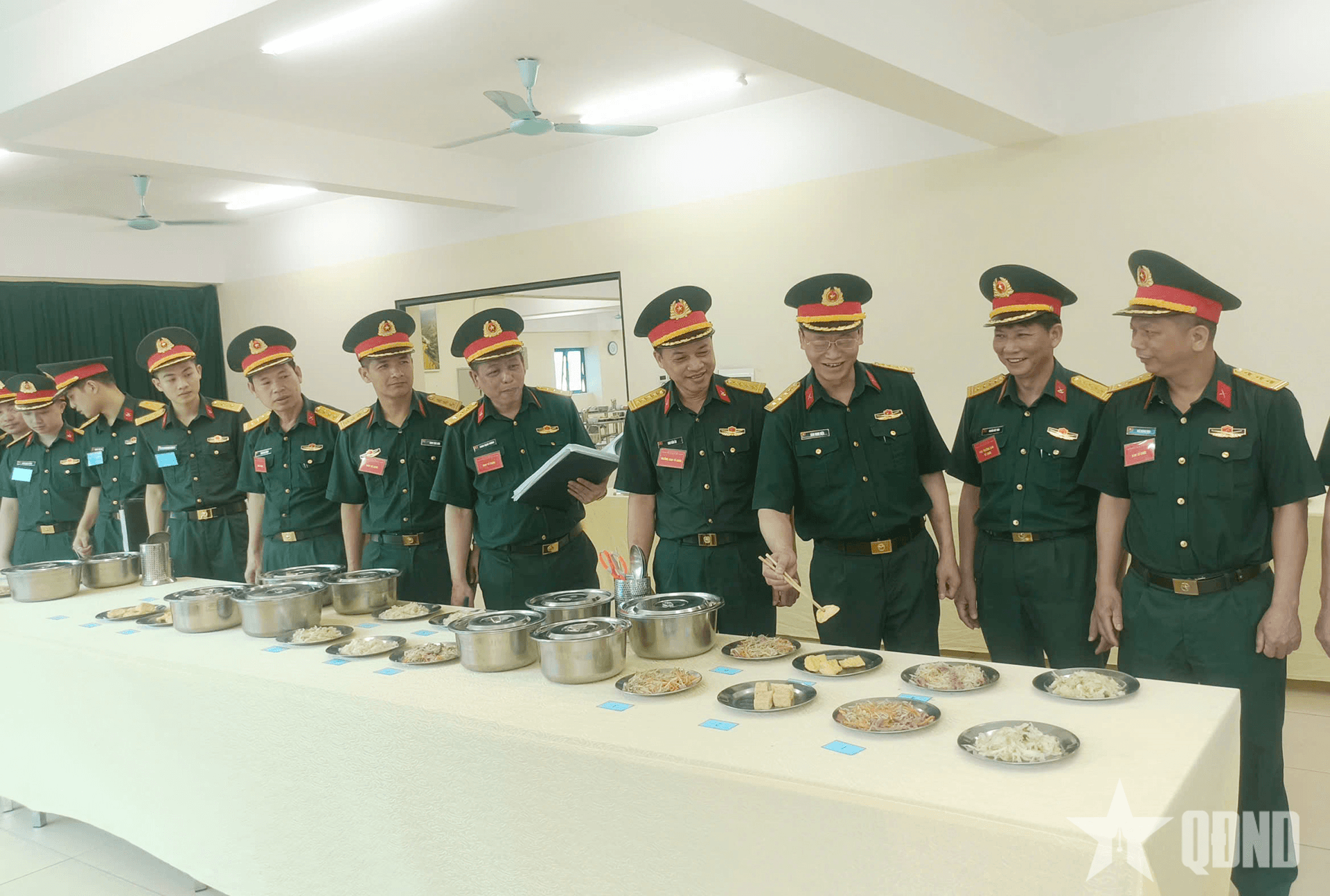Hệ 3 (Học viện Chính trị) xây dựng bếp nuôi quân giỏi