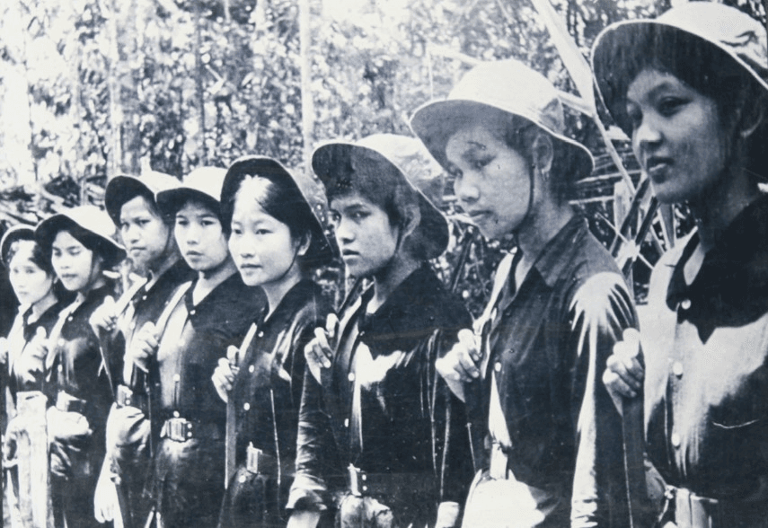 Chuyện về 11 cô gái sông Hương