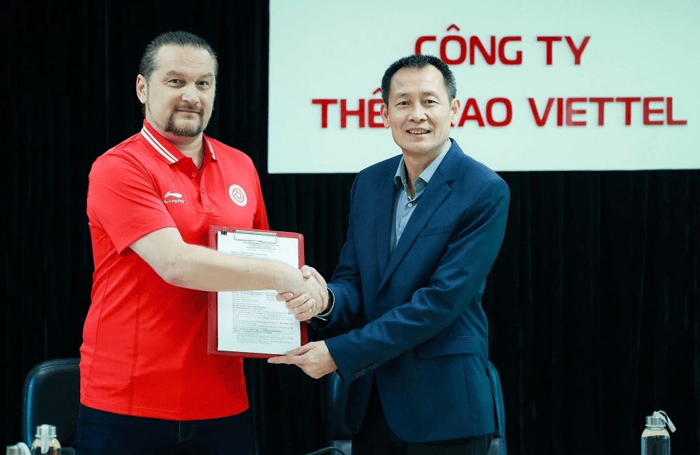 Ghế nóng: Cú bẻ lái ngoạn mục