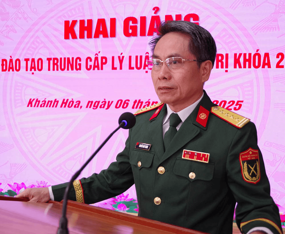 Trường Sĩ quan Thông tin Khai giảng lớp đào tạo học viên trung cấp lý luận chính trị khóa 2