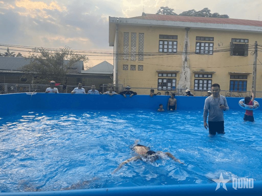 Niềm vui lớn của giáo viên, học trò vùng biên
