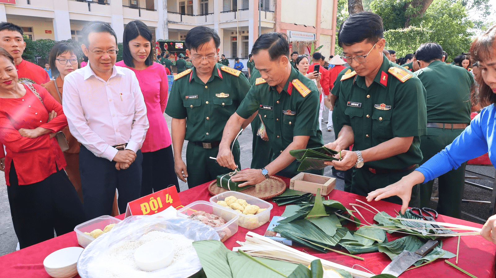 Xây dựng môi trường văn hóa, đội ngũ giảng dạy “vừa hồng, vừa chuyên”
