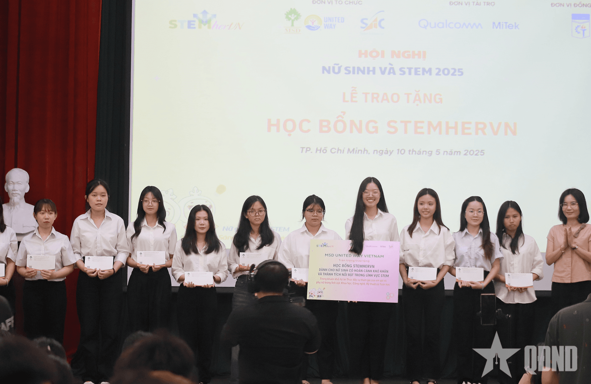 Tạo môi trường để nữ sinh tham gia tích cực giáo dục STEM