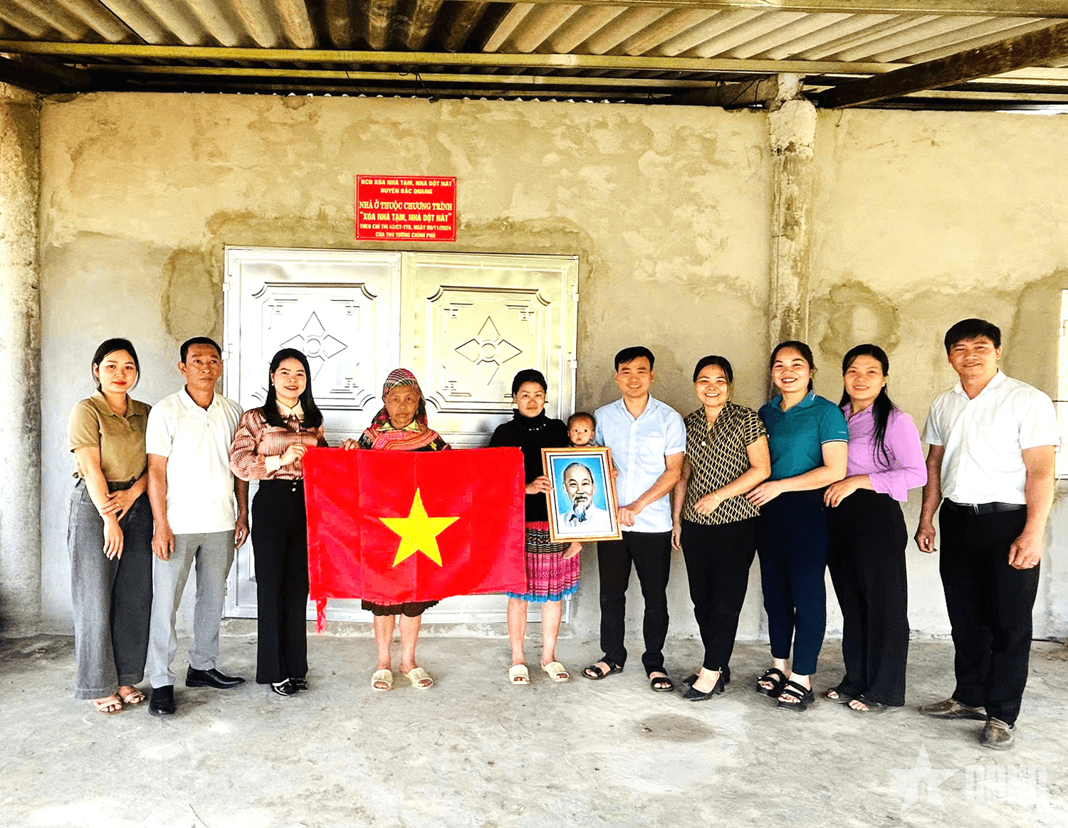 Thiêng liêng cờ Tổ quốc, ảnh Bác Hồ nơi biên cương Hà Giang