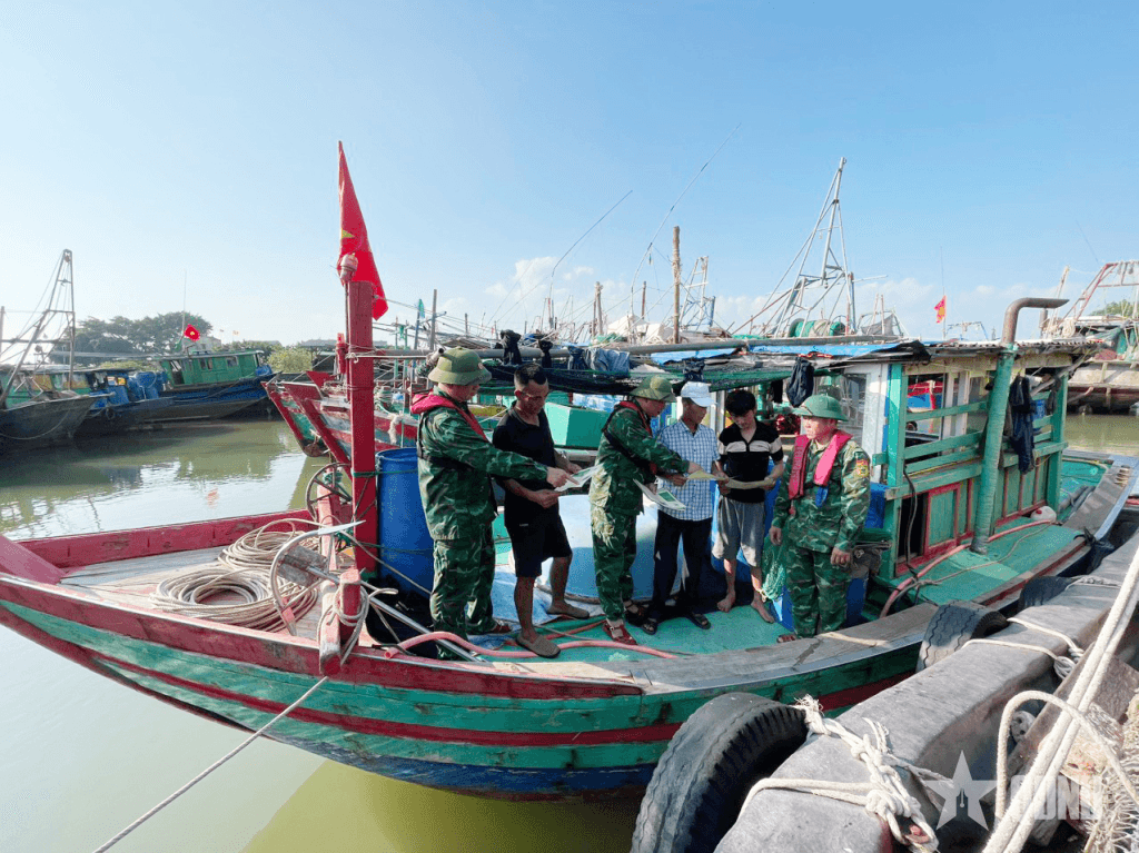 Tuyên truyền chống khai thác thủy sản trái phép
