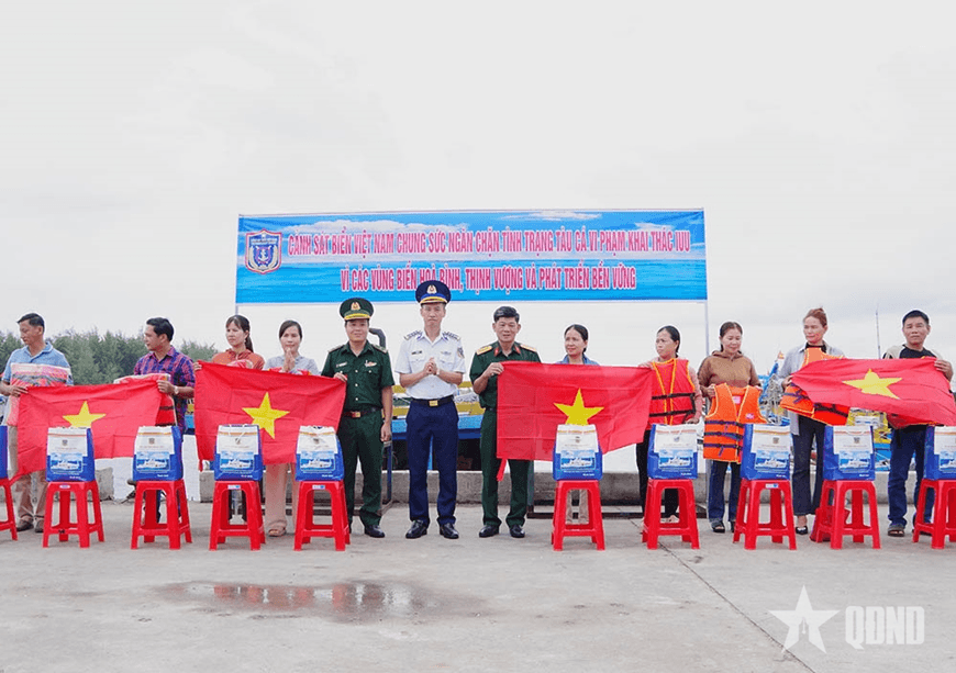 Vùng Cảnh sát biển 3 đồng hành với ngư dân Bà Rịa - Vũng Tàu