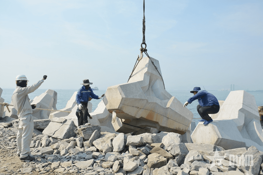 Tinh thần "xẻ dọc Trường Sơn" trên những công trình trọng điểm - Bài 2: Dãi dầu nắng gió miền Trung