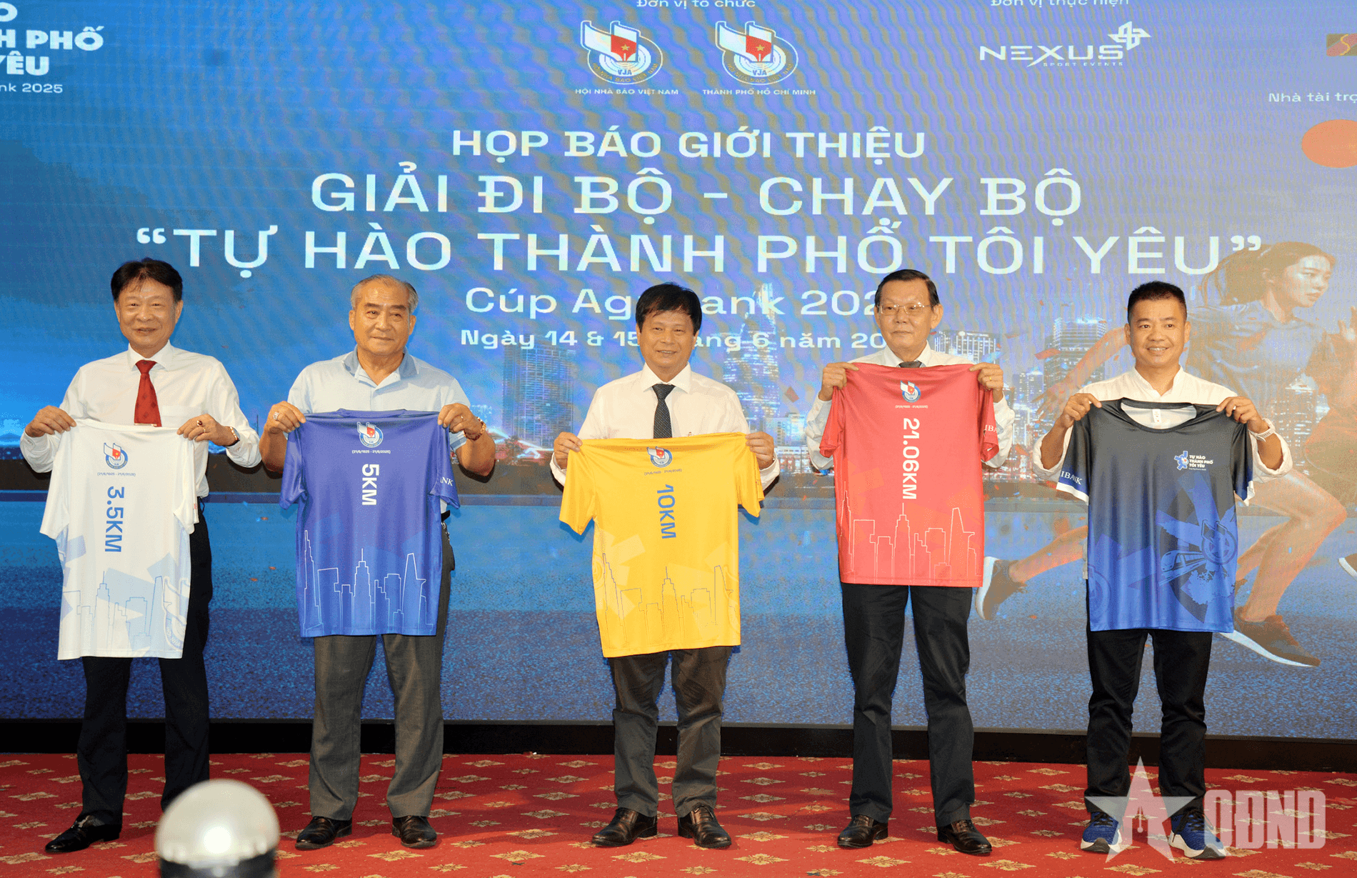 Hơn 1.000 nhà báo tham gia giải đi bộ, chạy bộ “Tự hào thành phố tôi yêu”