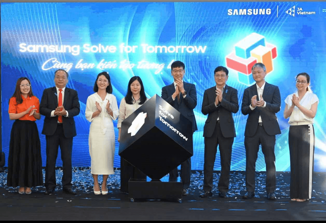 Khởi động tham dự Cuộc thi Samsung Solve for Tomorrow 2025 ở miền Trung