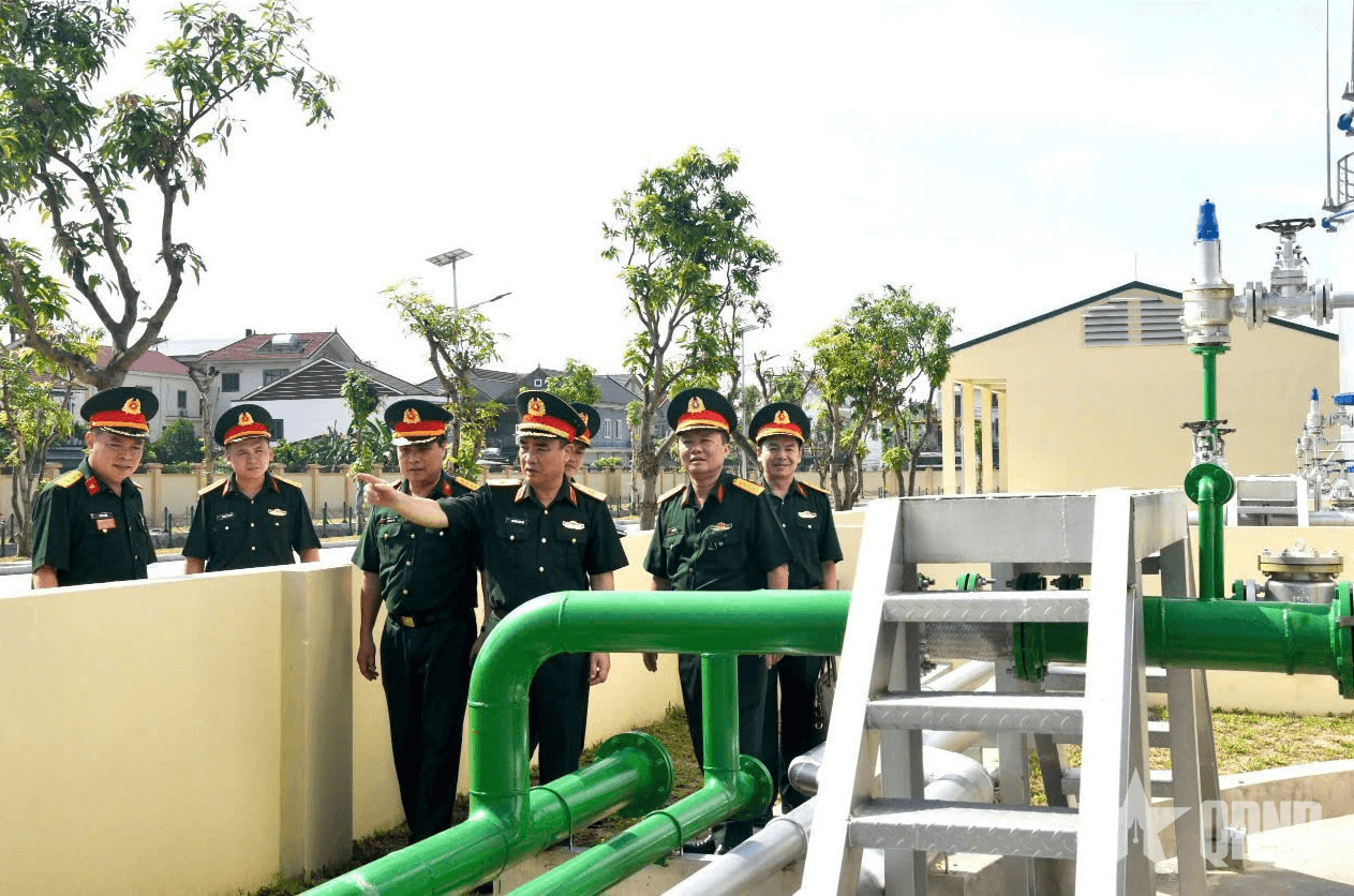 Đoàn công tác Cục Xăng dầu kiểm tra tại Quân khu 4