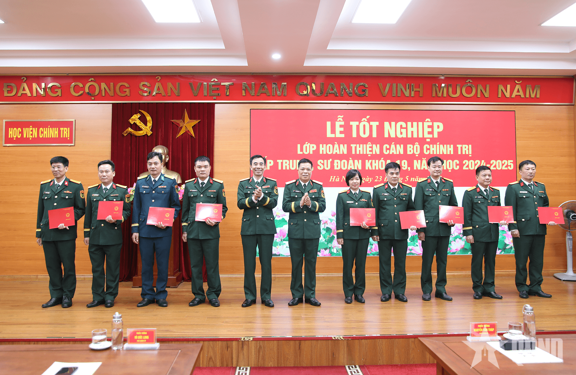 Học viện Chính trị bế giảng lớp hoàn thiện cán bộ chính trị cấp trung, sư đoàn