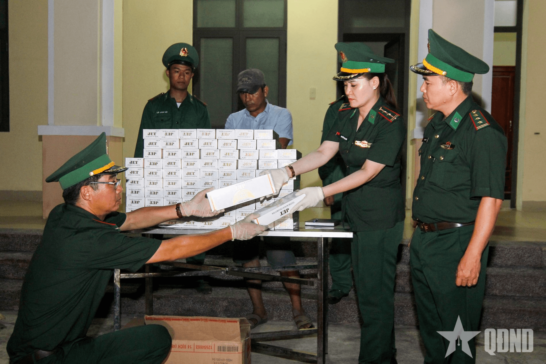 Bộ đội Biên phòng TP Huế bắt giữ vụ vận chuyển thuốc lá trái phép tại A Lưới
