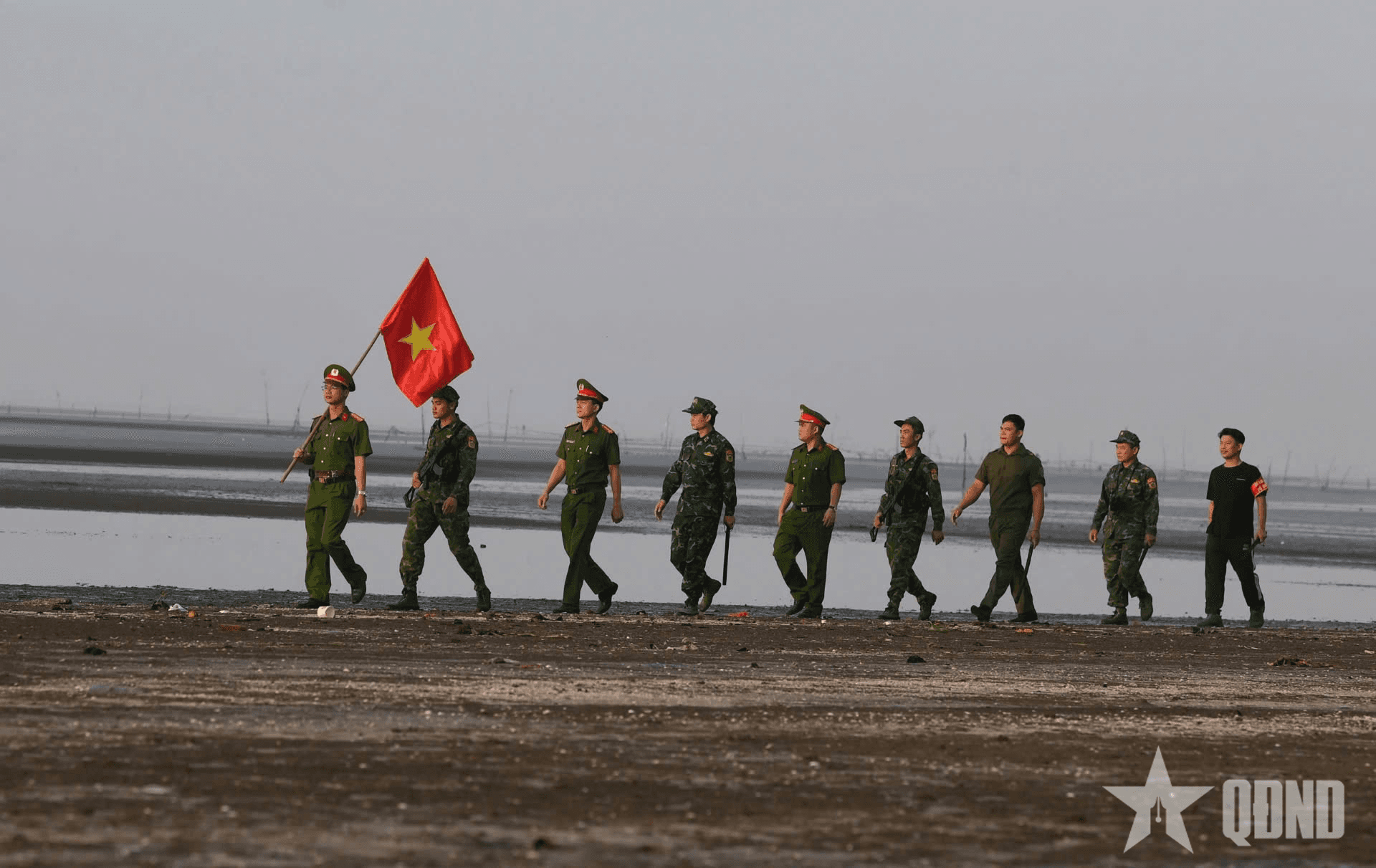 “Điểm tựa” bên bờ sóng