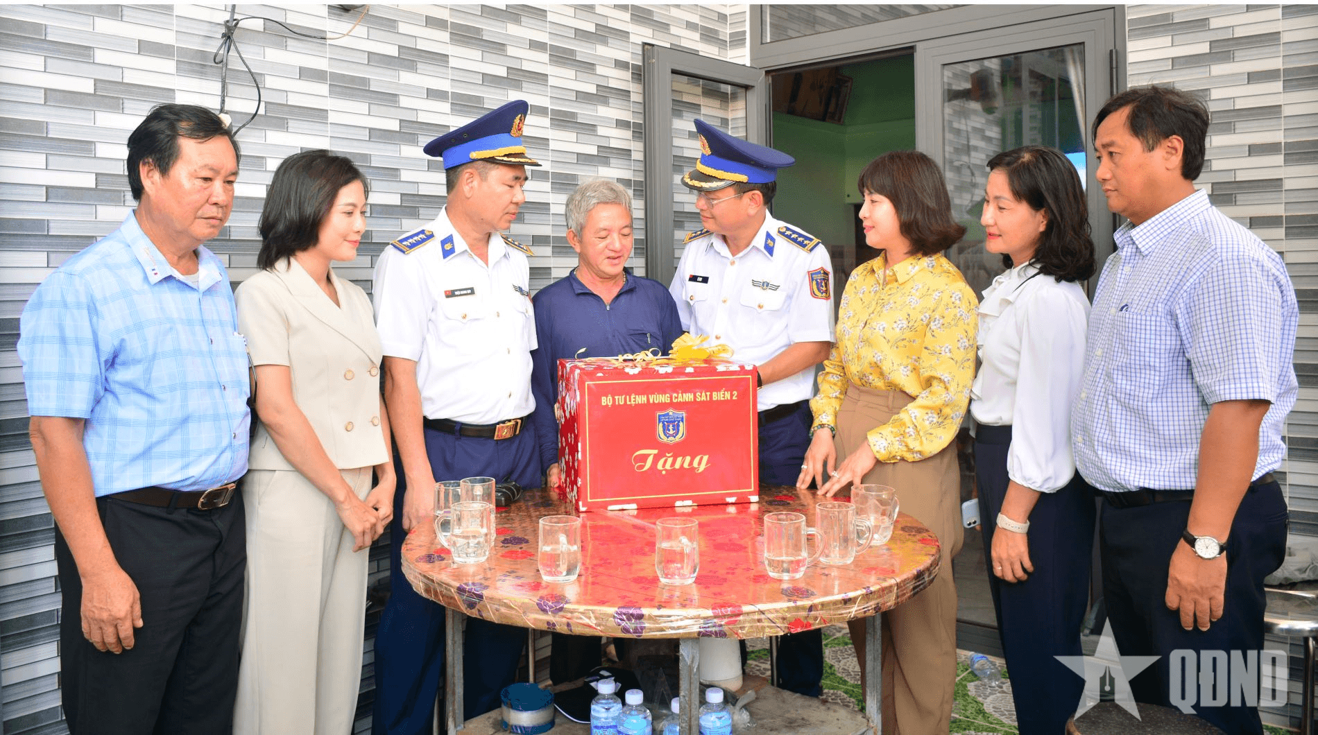 Vùng Cảnh sát biển 2 thực hiện Chương trình “Cảnh sát biển đồng hành với ngư dân” tại Bình Định