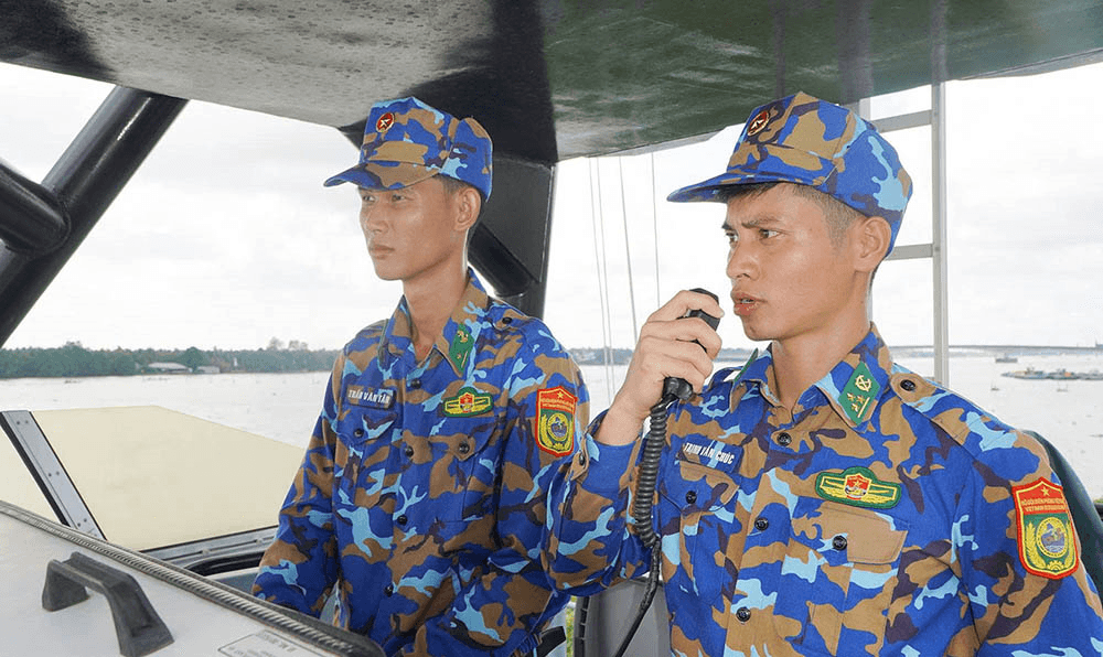 Vững vàng bám biển