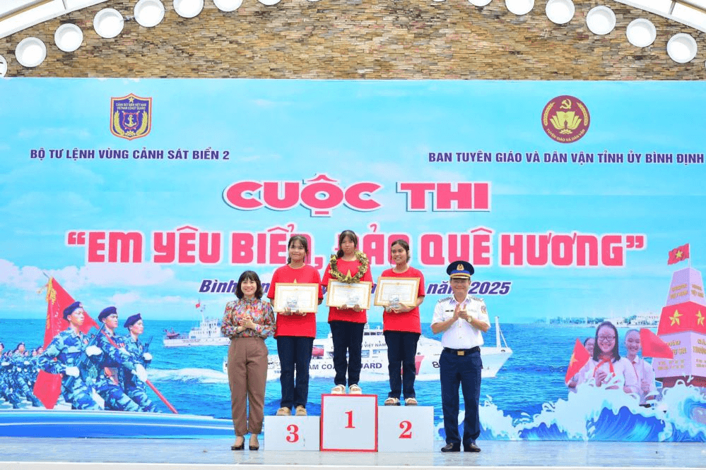 Giúp ngư dân vững tin vươn khơi