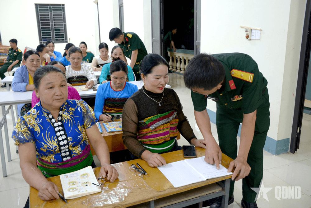 “Cột mốc niềm tin” nơi thượng nguồn sông Mã - Bài 2: Lớp học đặc biệt ở lưng chừng núi (tiếp theo)