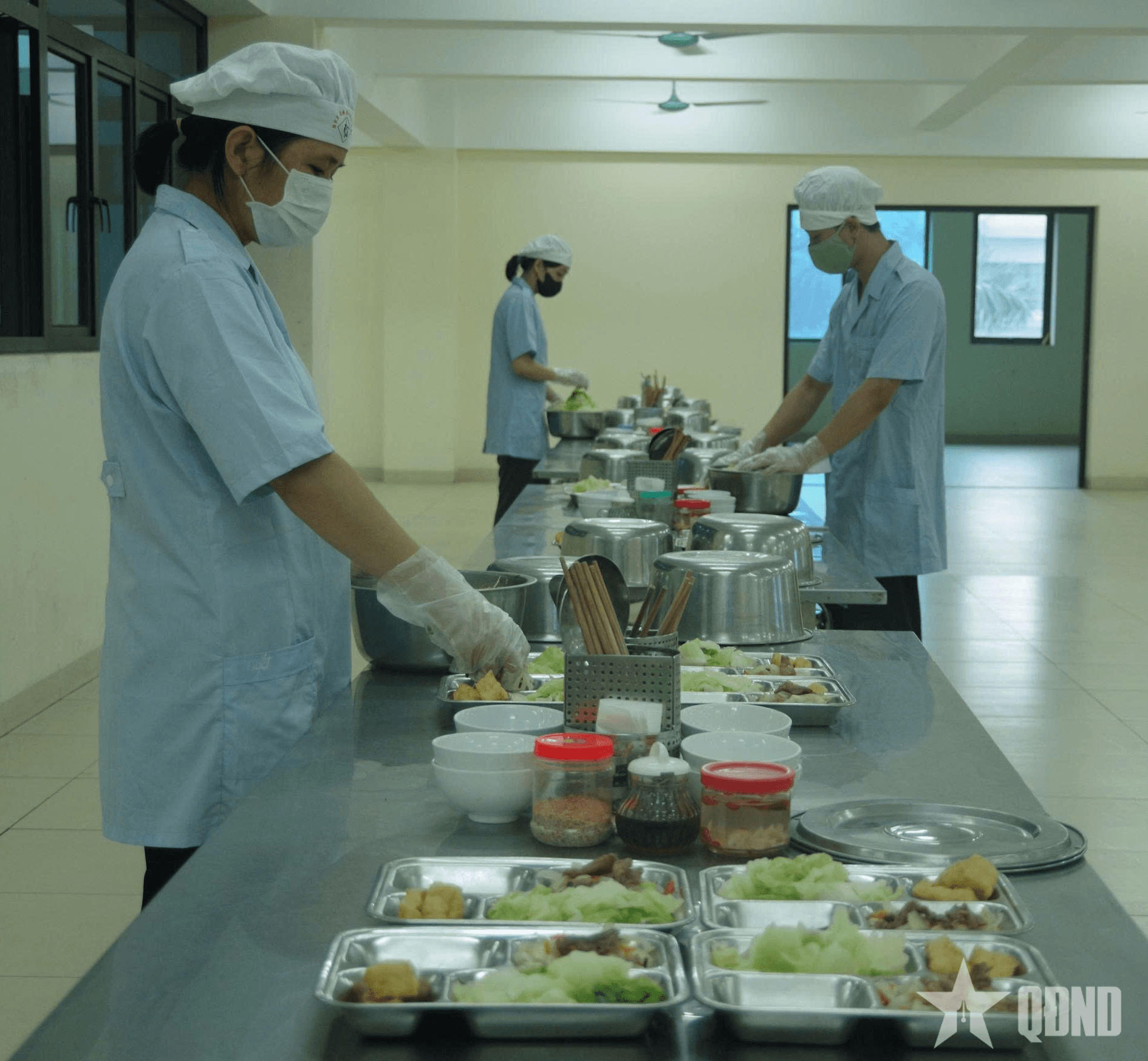 Chăm lo bữa ăn cho học viên trong mùa nắng nóng