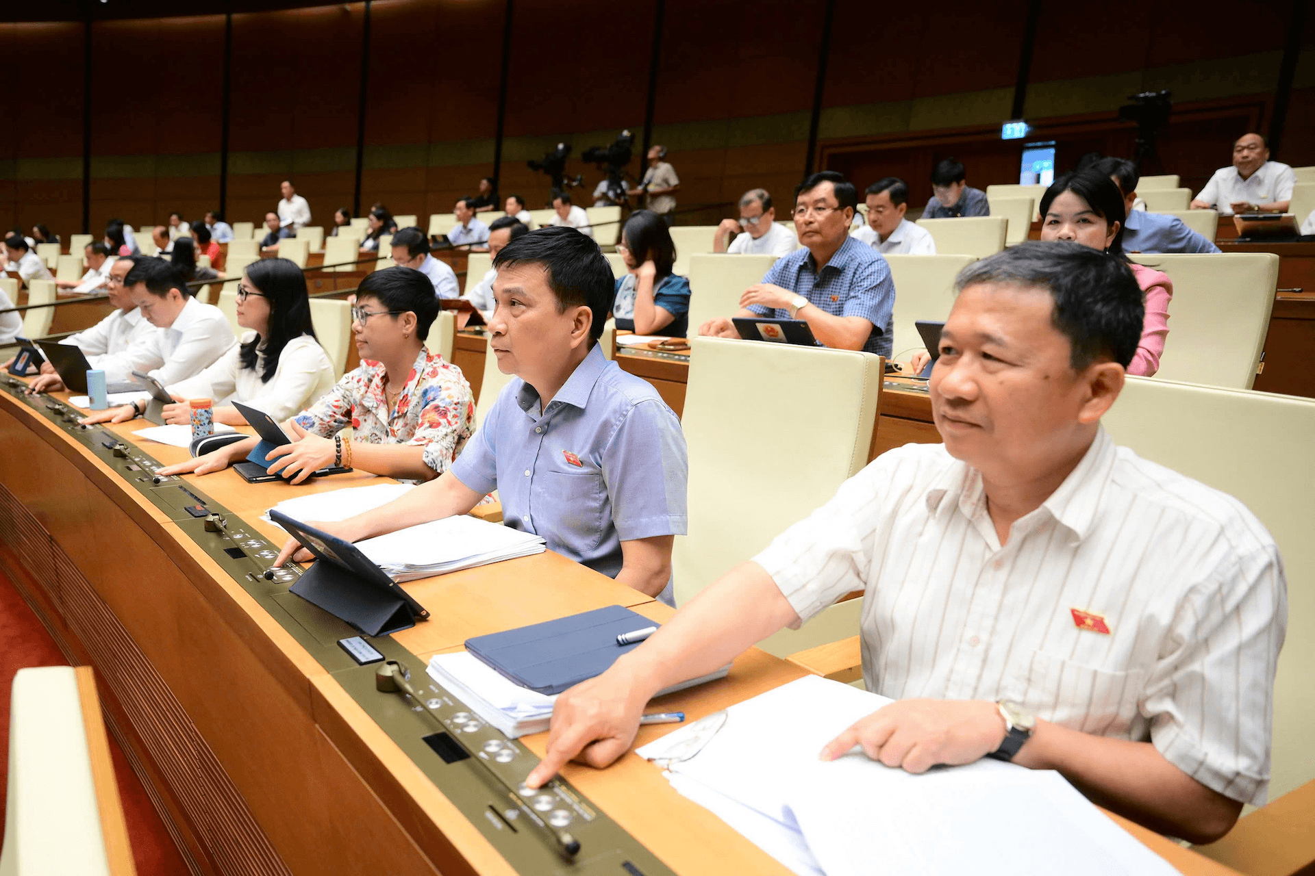 Quốc hội thông qua 2 luật về chất lượng sản phẩm hàng hóa và sử dụng năng lượng tiết kiệm, hiệu quả