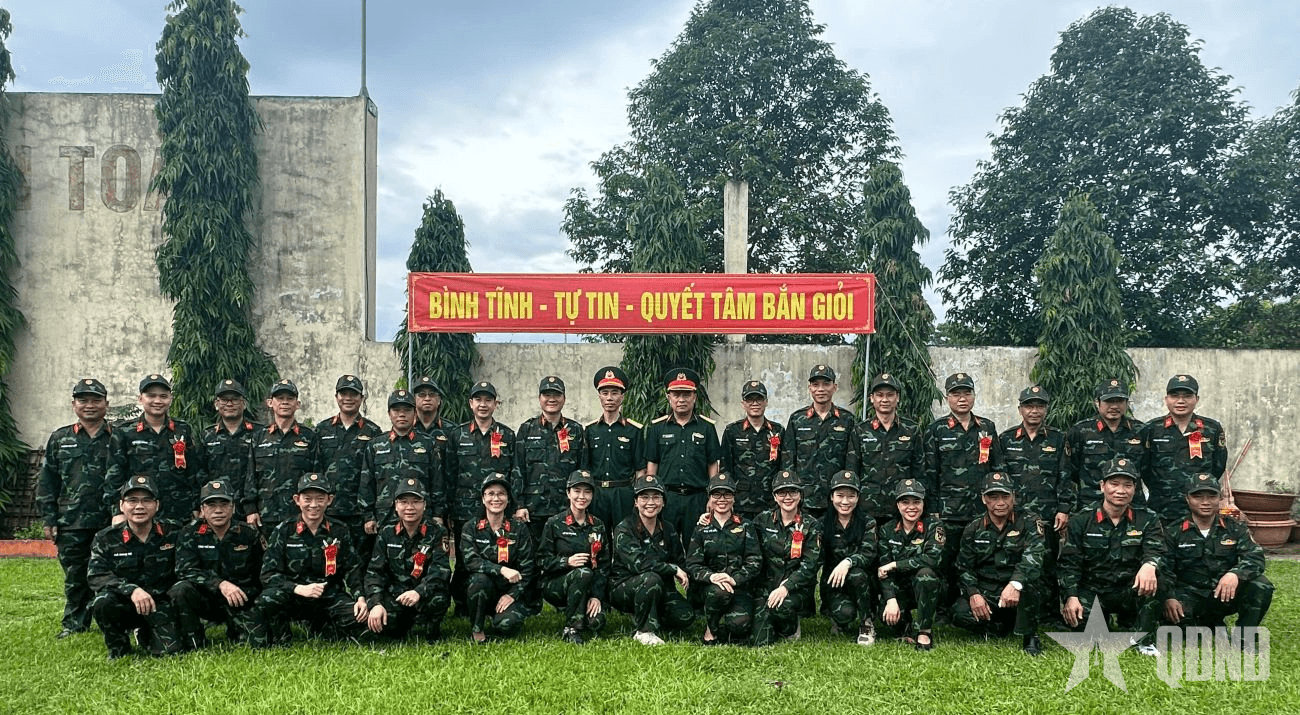 Học viện Chính trị kiểm tra bắn đạn thật cho học viên