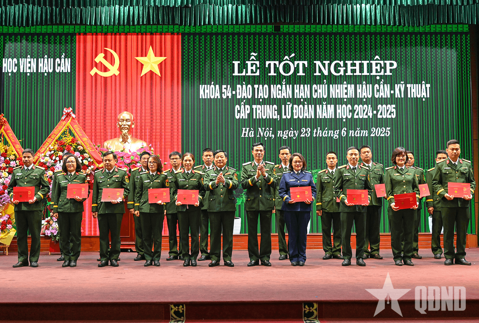 Học viện Hậu cần tổ chức tốt nghiệp khóa đào tạo ngắn hạn chủ nhiệm hậu cần-kỹ thuật cấp trung, lữ đoàn