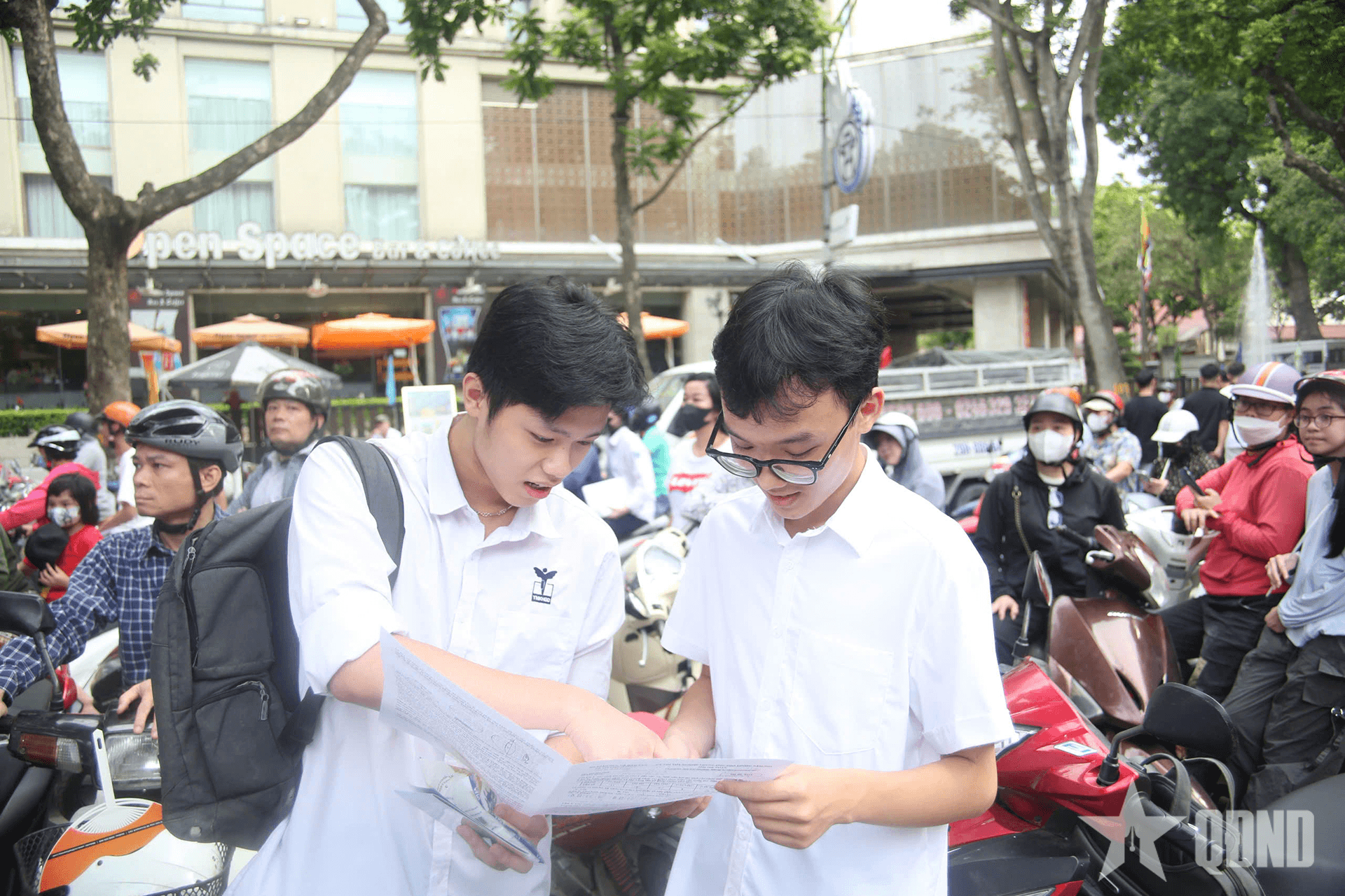 Thí sinh căng sức “vượt ải” môn Toán