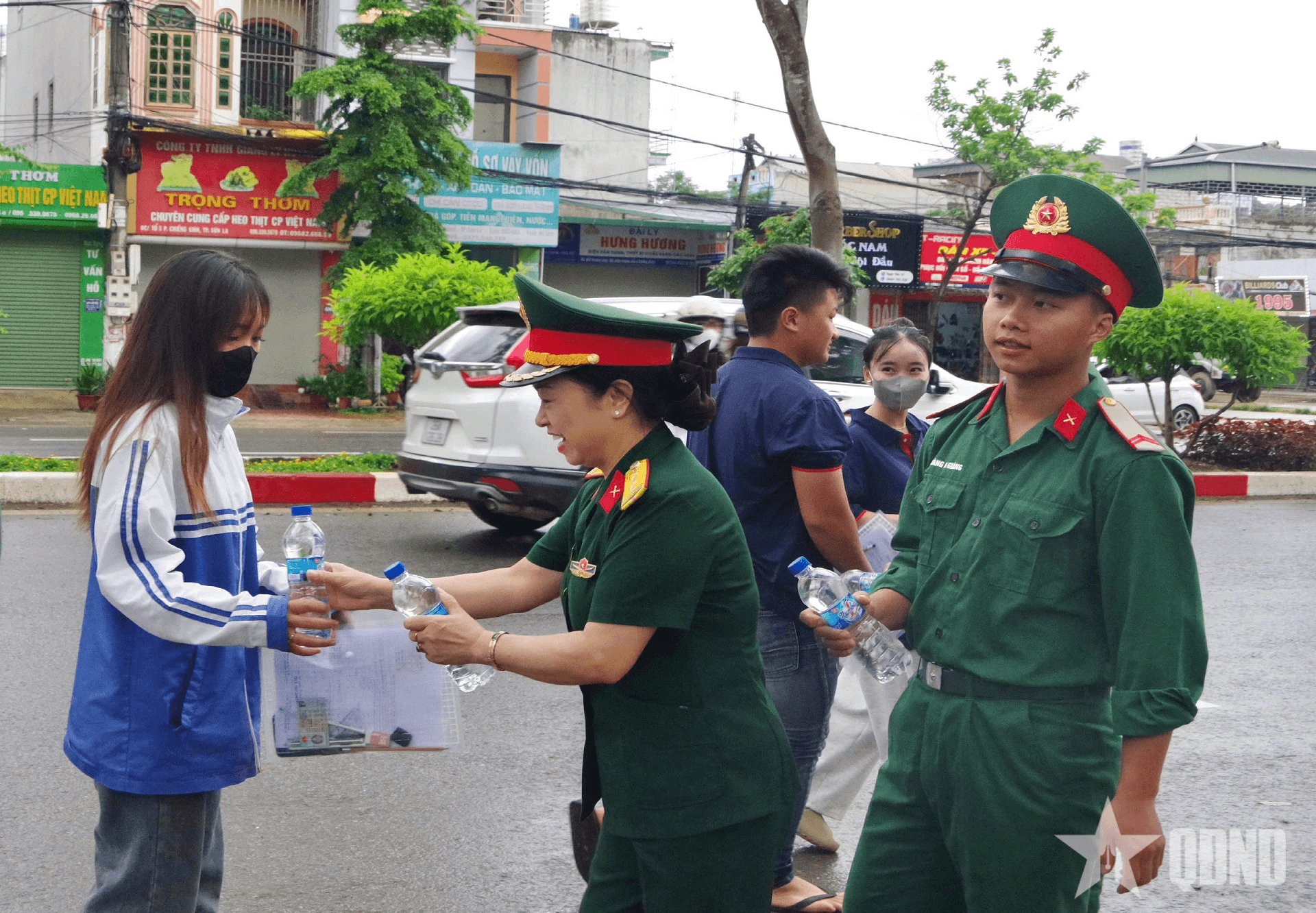 Đoàn Thanh niên và Hội Phụ nữ Bộ CHQS tỉnh Sơn La “Tiếp sức mùa thi” năm 2025