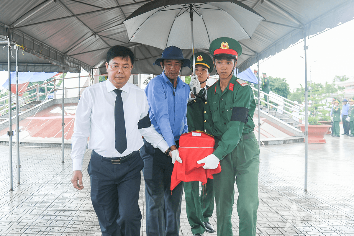 Kiên Giang: Truy điệu, an táng 32 hài cốt liệt sĩ