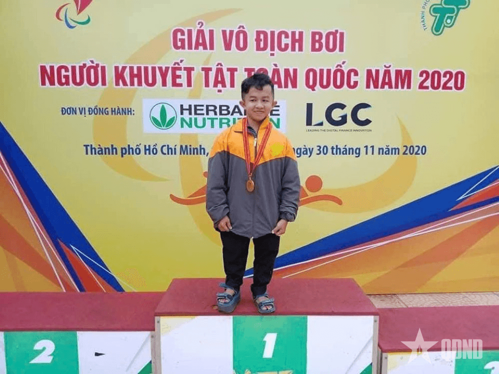 Đặng Thành Tiến - cậu bé xương thủy tinh: Phép màu được viết bằng nghị lực