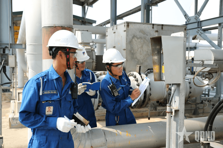 Kinh tế tăng tốc nhưng không chủ quan