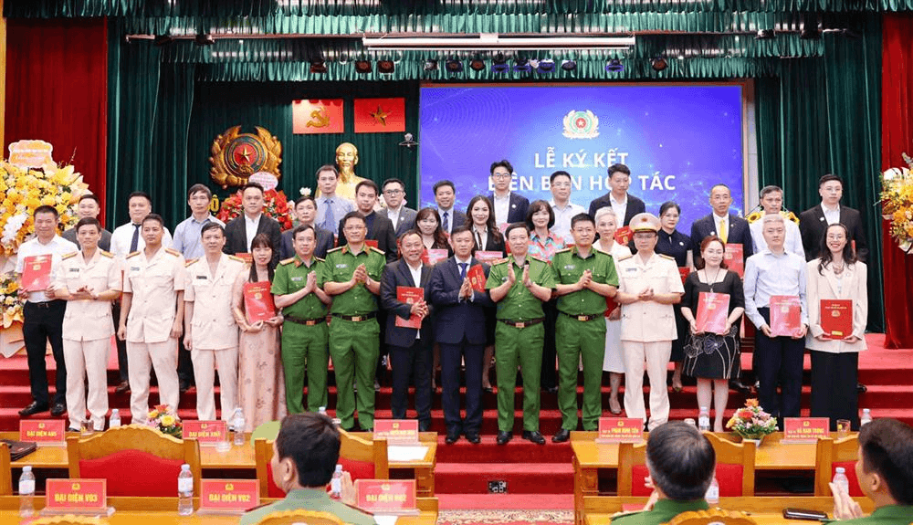 Ra mắt Trung tâm sáng tạo, khai thác dữ liệu và Phòng an ninh, an toàn hệ thống