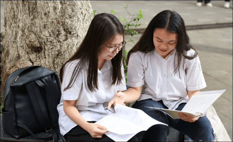 Xóa bỏ nghịch lý “thi càng lên trên càng dễ”
