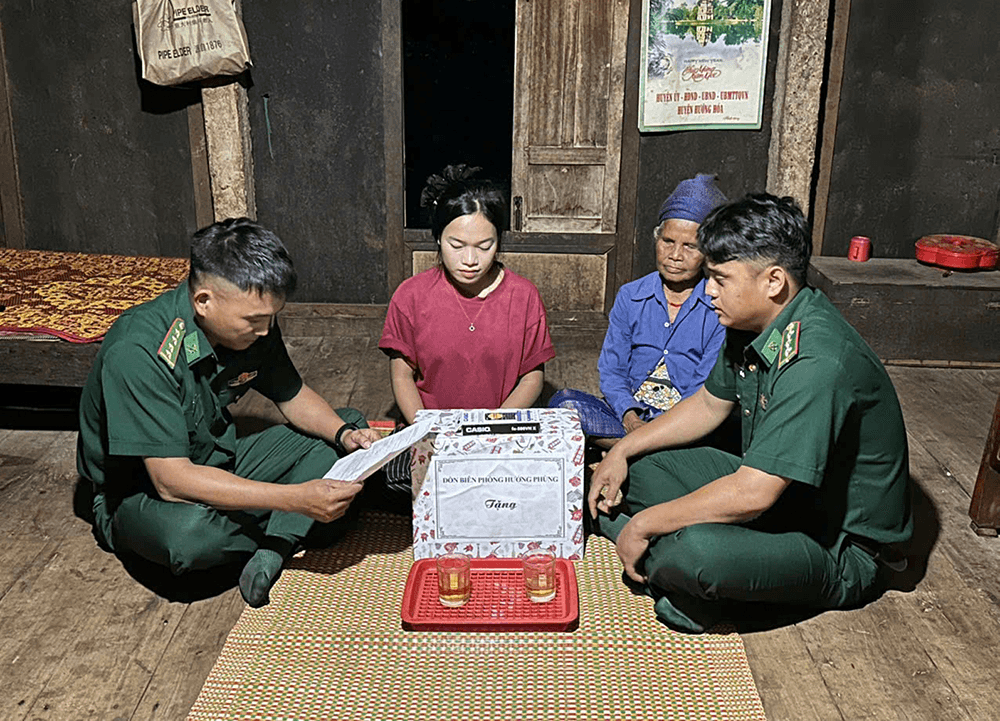 Trao yêu thương, nâng bước học sinh nghèo