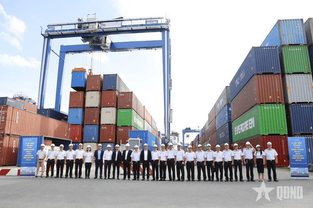 Tân Cảng Sài Gòn tiếp nhận 12 cẩu khung Genma - Kalmar RTG6+1