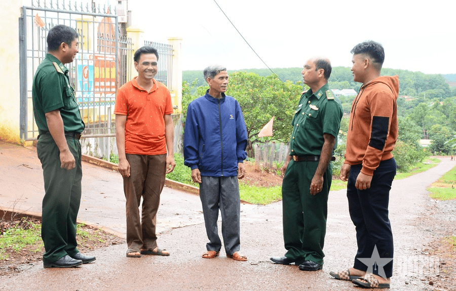 Đảng và Bác Hồ luôn trong tim đồng bào làng Triêl