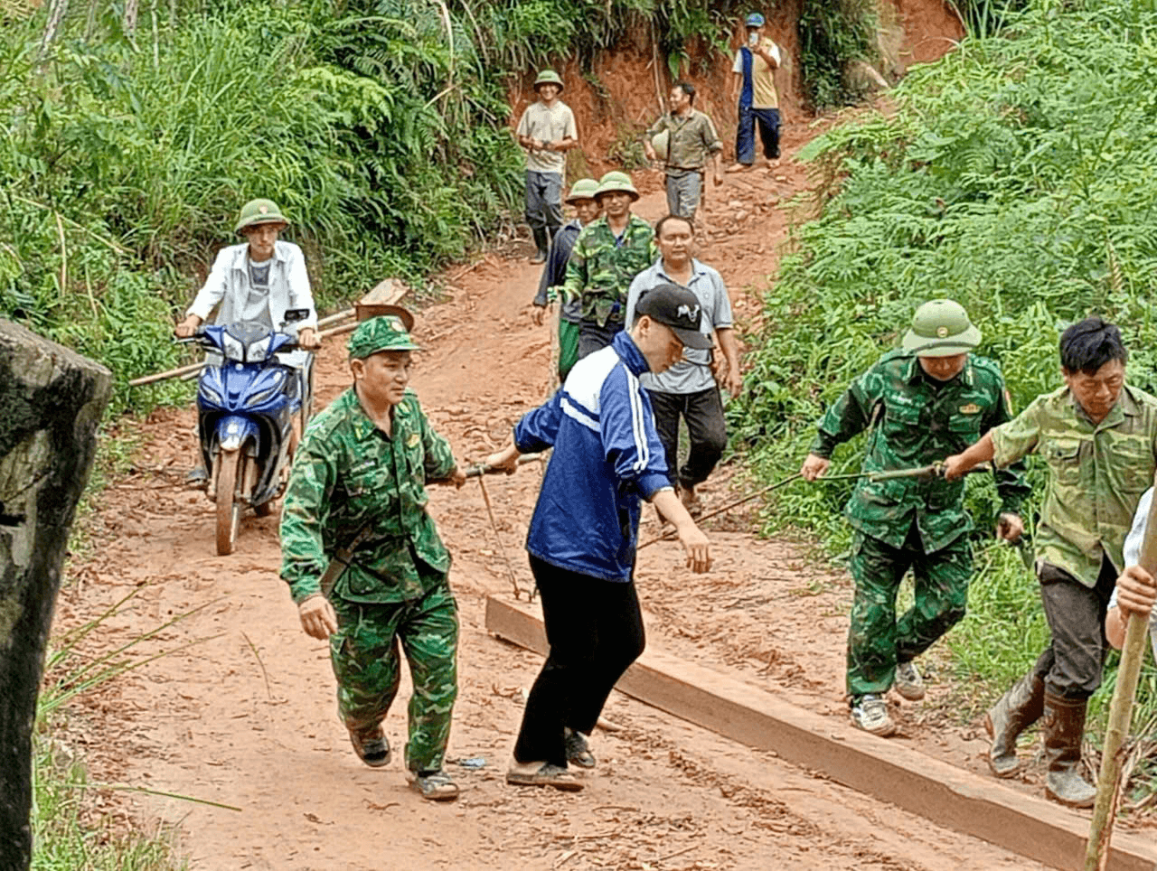 Giữ cho bản làng biên giới luôn bình yên