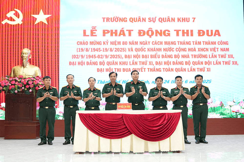 Lãnh đạo xây dựng nhà trường chính quy, mẫu mực