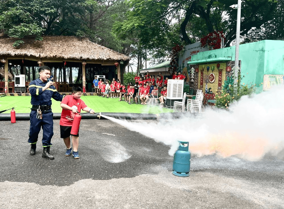 Sôi nổi trại hè “Chú thợ điện tí hon”