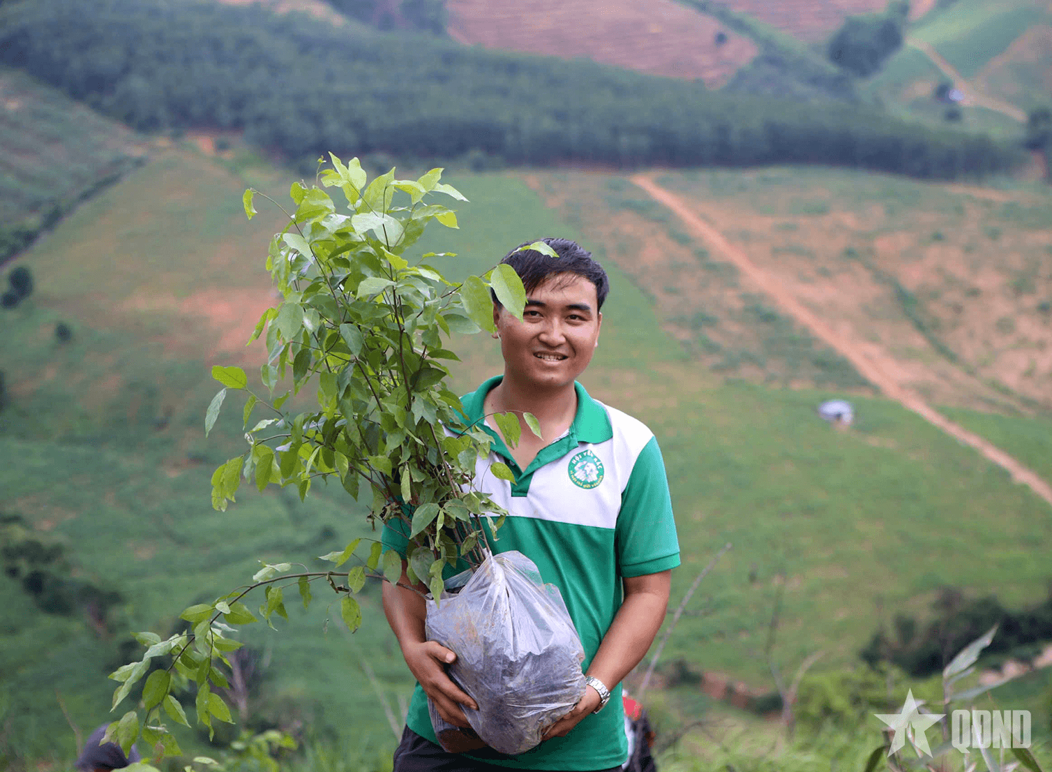 Trung úy Lê Tuấn Thành và tinh thần hành động vì cộng đồng - Bài 2: Miệt mài tận hiến, cho đời thêm xanh (tiếp theo và hết)