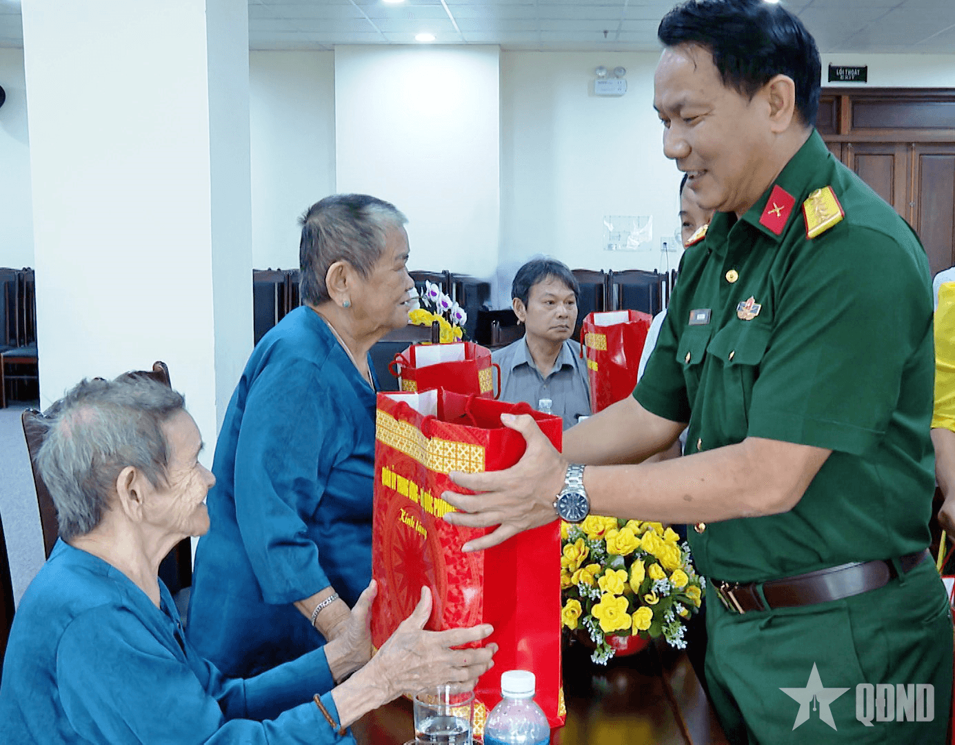 Bộ CHQS tỉnh Gia Lai: Thăm, tặng quà thương binh, bệnh binh, người có công

​