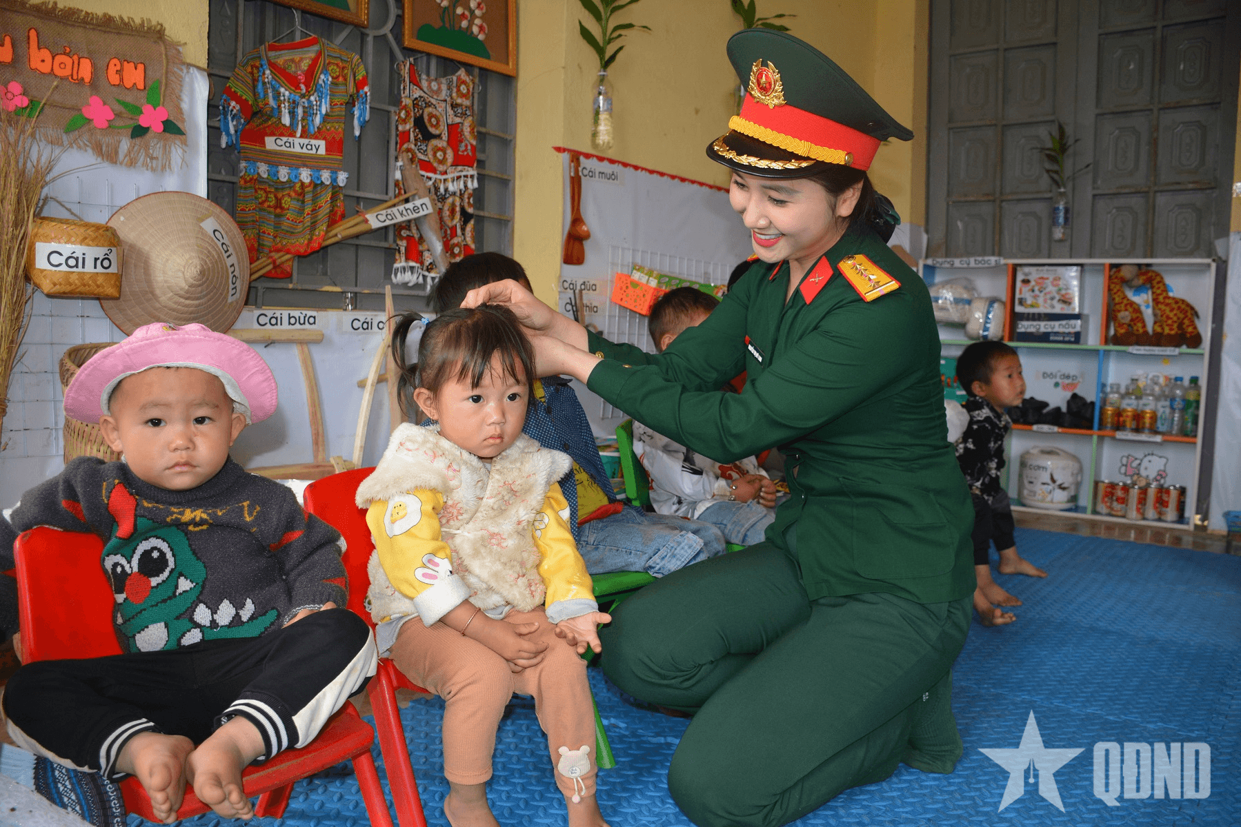 Đại úy QNCN Nguyễn Thị Mỹ Linh: Giữ “lửa” sân khấu kịch nói bằng trái tim người lính