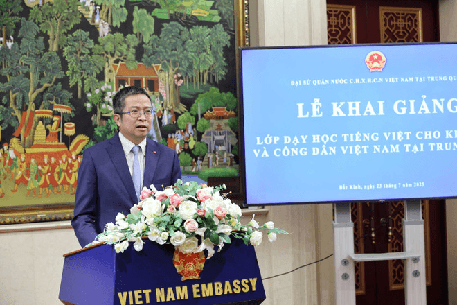 Dạy kiều bào tiếng Việt