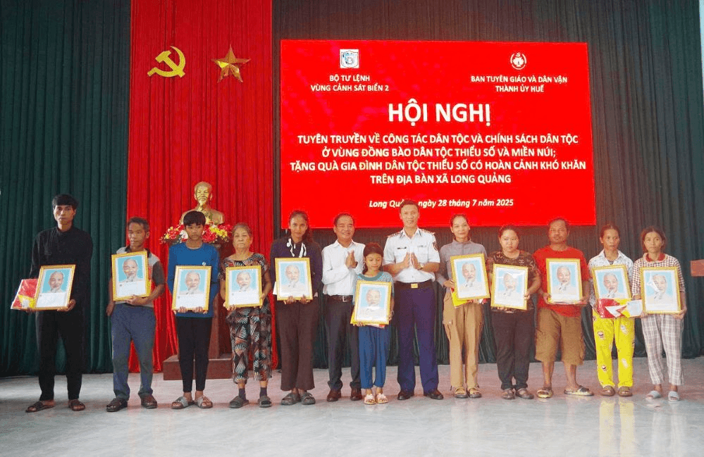 Chung sức cùng ngư dân thành phố Huế